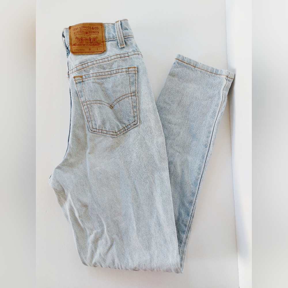 Y2k Light Wash Levi's High Waisted Mom Jeans Tapered Leg 17512 size 9 Made in US